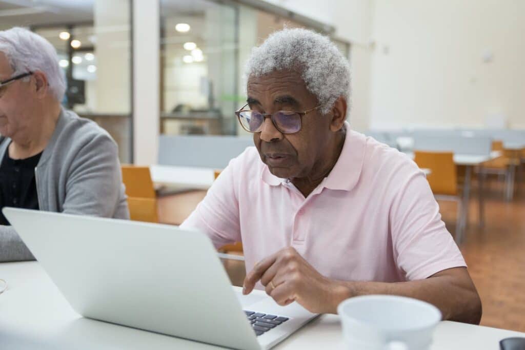 Digital Literacy Programs in Independent Living Communities