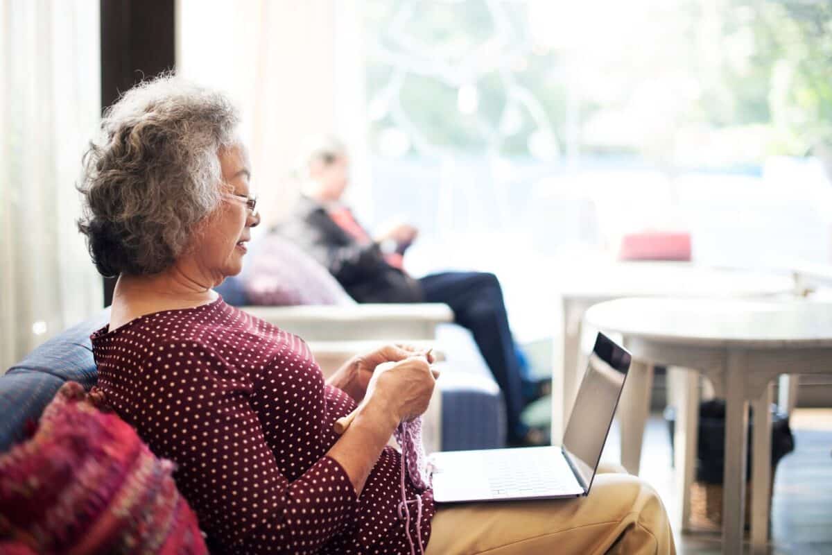 Lifelong Learning in Assisted Living Facilities