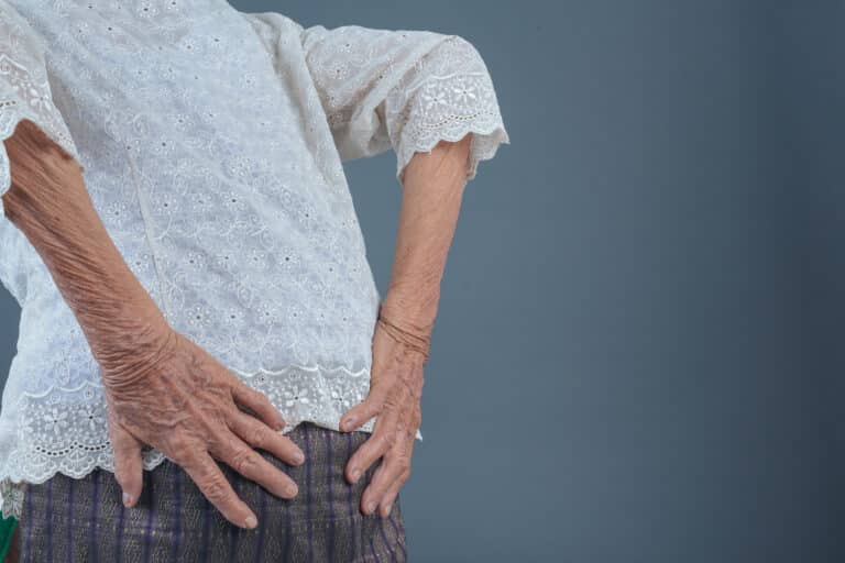 can osteoporosis cause hip pain