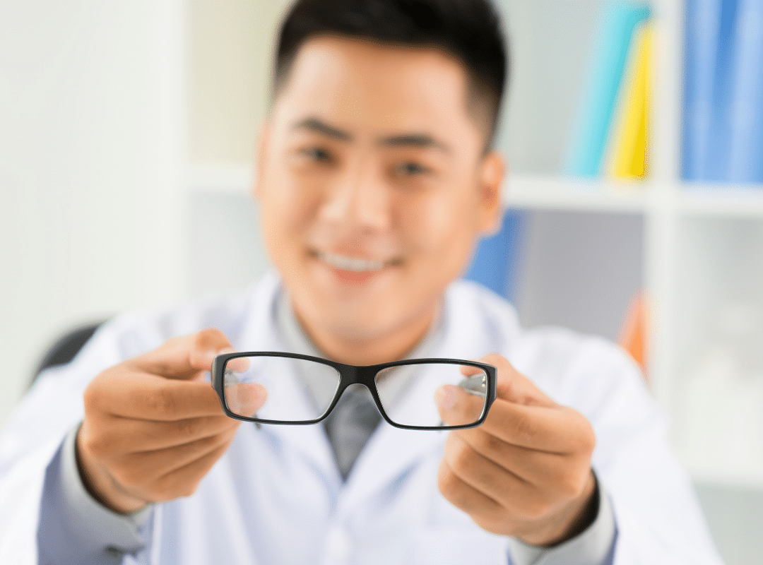 can eyesight improve with age​