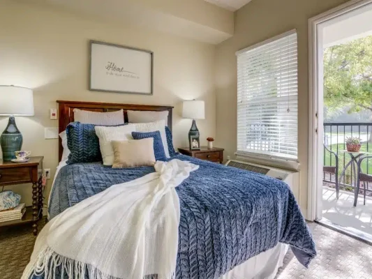 ca_fresno_westmontoffresno_p0789158_15_15_1_photogallery